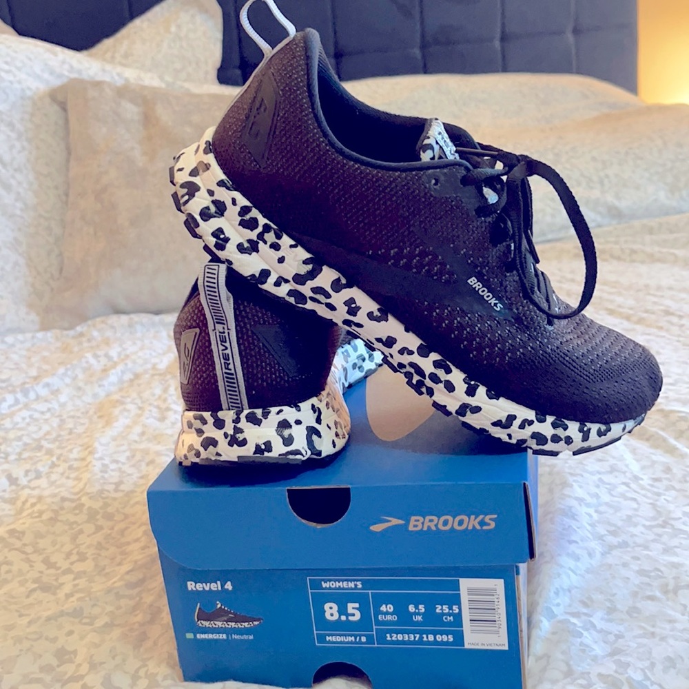 Brooks Revel 4 size 8.5